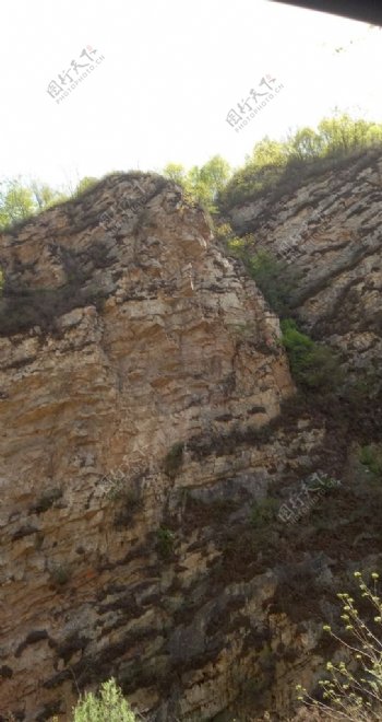 陡峭的崖壁