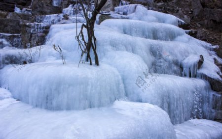 小溪结冰