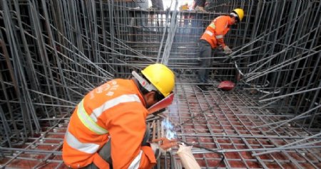 中铁铁建劳务工电焊钢筋作业施工