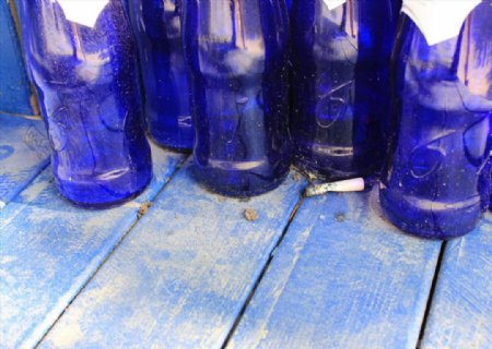 蓝色酒瓶