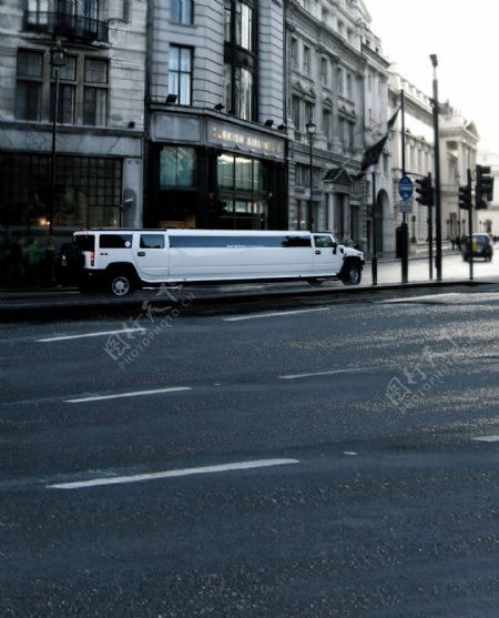 在大街上的迎宾车影楼摄影背景图片