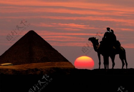 金字塔黄昏美景图片