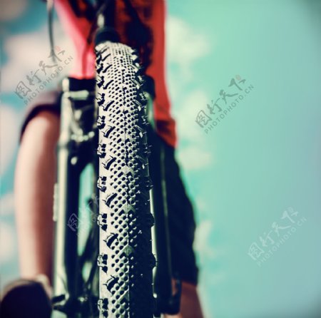 自行车的轮胎螺纹图片