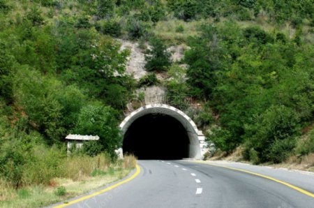 tunnelCN6369.jpg