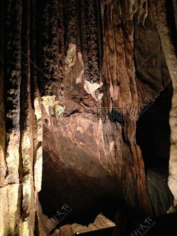 布朗山区的洞穴
