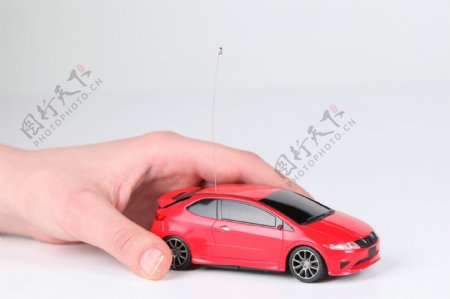 红色遥控玩具汽车图片