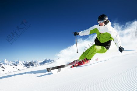滑雪的运动健将