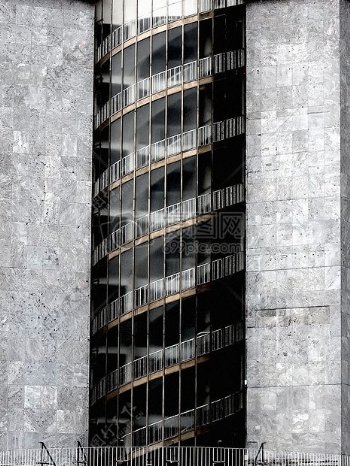 灰色水泥玻璃建筑