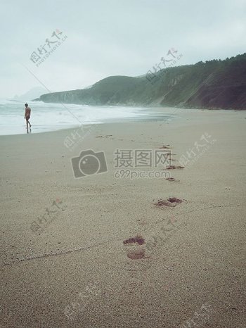 海人沙滩度假散步步骤免费自由游泳裸体足迹
