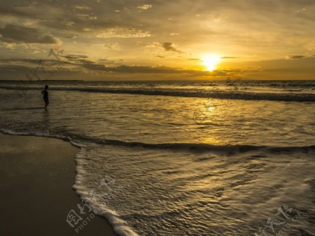 美丽黄昏沙滩风景图片