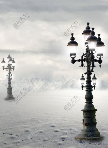 大雾中的路灯图片