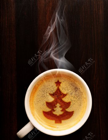 圣诞树拉花咖啡
