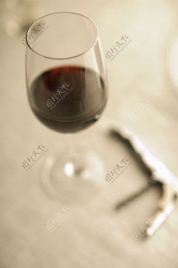 餐桌上的红酒俯视图图片图片