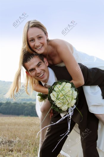 开心的新婚人物摄影图片