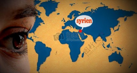 女子眼世界地图叙利亚难民Kriese逃脱寻求庇护