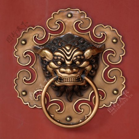 莲山双林禅寺的龙形门环图片