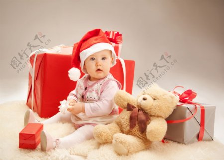 圣诞礼物与可爱宝宝图片