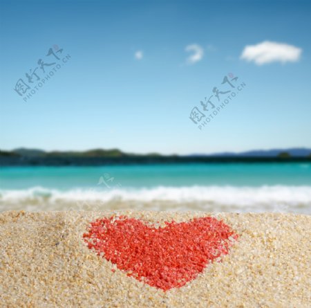 沙滩上的桃心图片