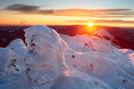 高清冬季雪山风景图片