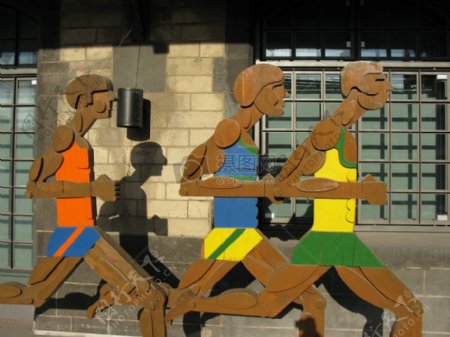 体育博物馆前的跑步雕塑