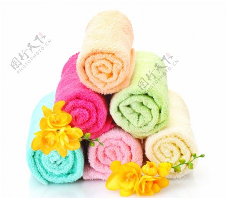 毛巾与鲜花图片