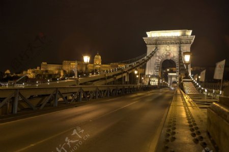 布达佩斯桥上夜景图片