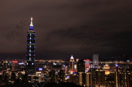 台湾台北101大楼夜景图片