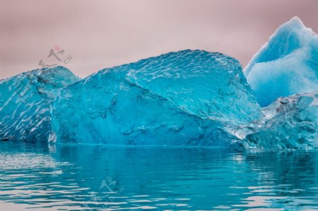 海上冰川风景图片