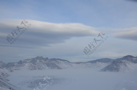 长白山天池雪景图片