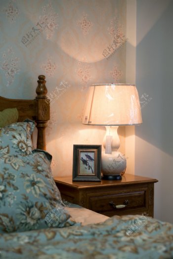 美式小清新卧室床头灯设计图