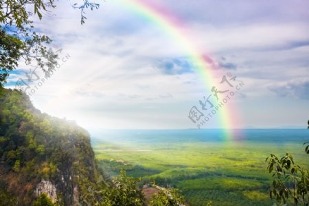 美丽的彩虹风景图片