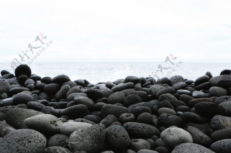 高清海滩石头风景图片