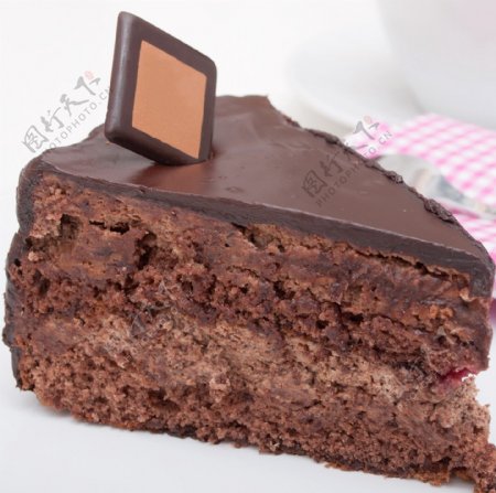 美味巧克力切块蛋糕图片
