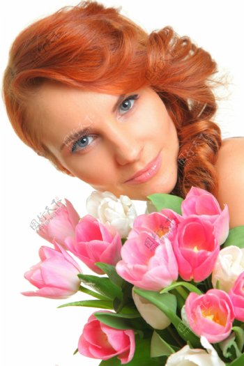 粉色郁金香花束与美女图片