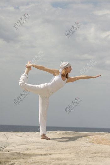 练瑜珈的健身美女图片