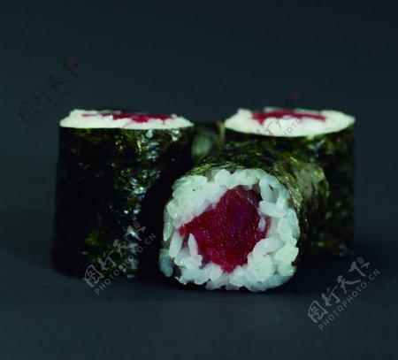 生鱼块寿司图片