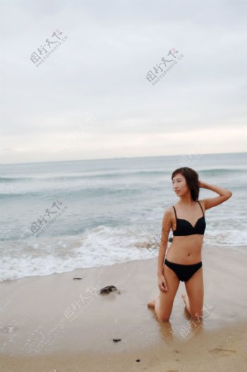 沙滩美女摄影图片