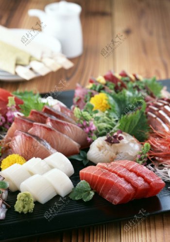 日本料理寿司生鱼片高图片