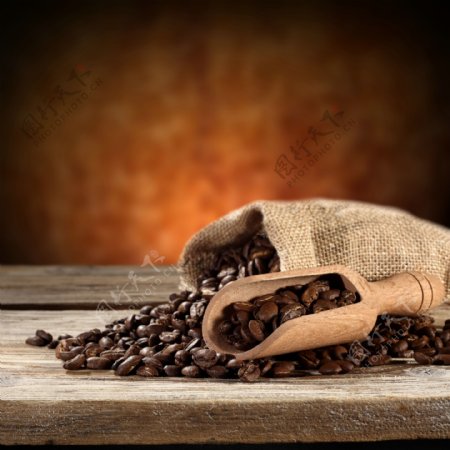 咖啡豆与墙壁