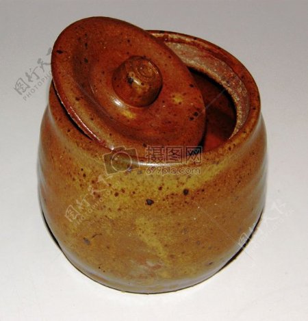 棕褐色的陶瓷罐子