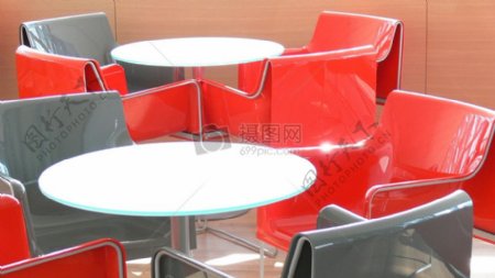 精美的红色餐桌
