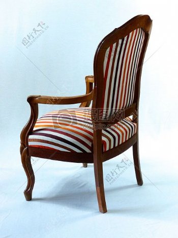 彩色条纹的椅子