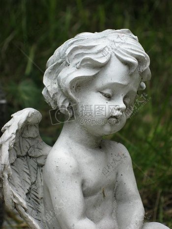 白色小天使雕塑
