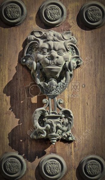 狮子状的门栓