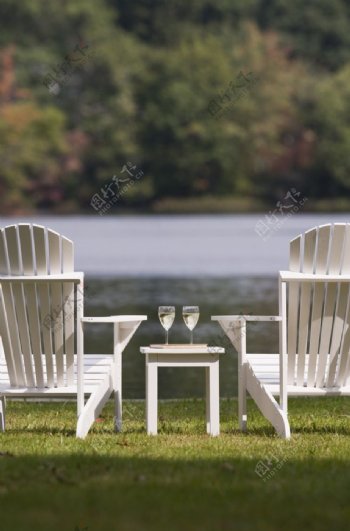 香槟湖边躺椅