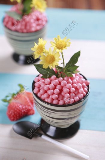 草莓脆球盆栽