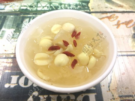 百合莲子枸杞甜汤