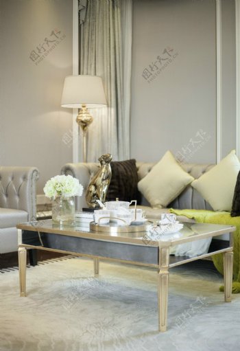 欧式现代时尚风客厅沙发茶几装修效果图