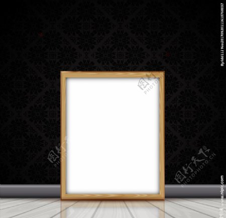 房间里的实木空白相框画框