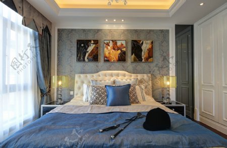 都市时尚卧室蓝色床品室内装修效果图